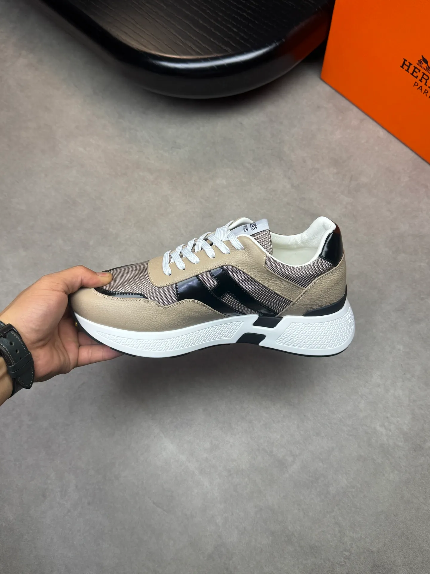 [HERMES] Hermès men's shoes 💰520💰 - high-end quality original items 🔍🔍🔍 casual sports shoes - upper: 🔝 pebbled calfskin, brand high mercerized canvas, body sewn with brand ´H´ totem, tongue brand logo cloth label - lining: water-dyed cowhide -Outsole: Ultra-light T men's shoes 💰U foam·rubber; two-color molded outsole -Ultra-high quality control·Fine workmanship: highlighted (high-end·luxury·grade) -Size: 39-44 (38, 45, can be customized)